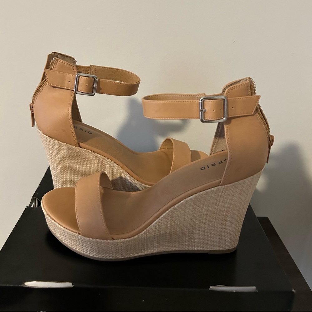 Tan straw wrap platform wedge size 11W from Torrid. Brand New